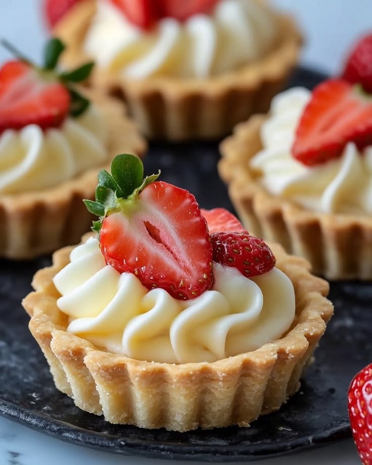 Çilekli Mini Tart